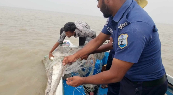 শিবচরে মা ইলিশ রক্ষায় অভিযান, লাখ মিটার জাল জব্দ